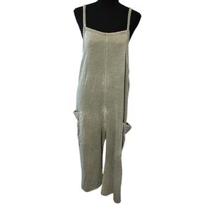 Colsie Sleeveless Jumpsuit with Pockets - Size Medium (Light Olive Green)